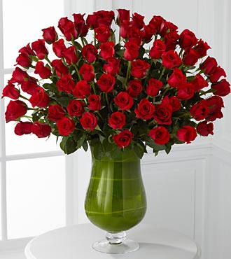 72 Roses rouges dans un vase 